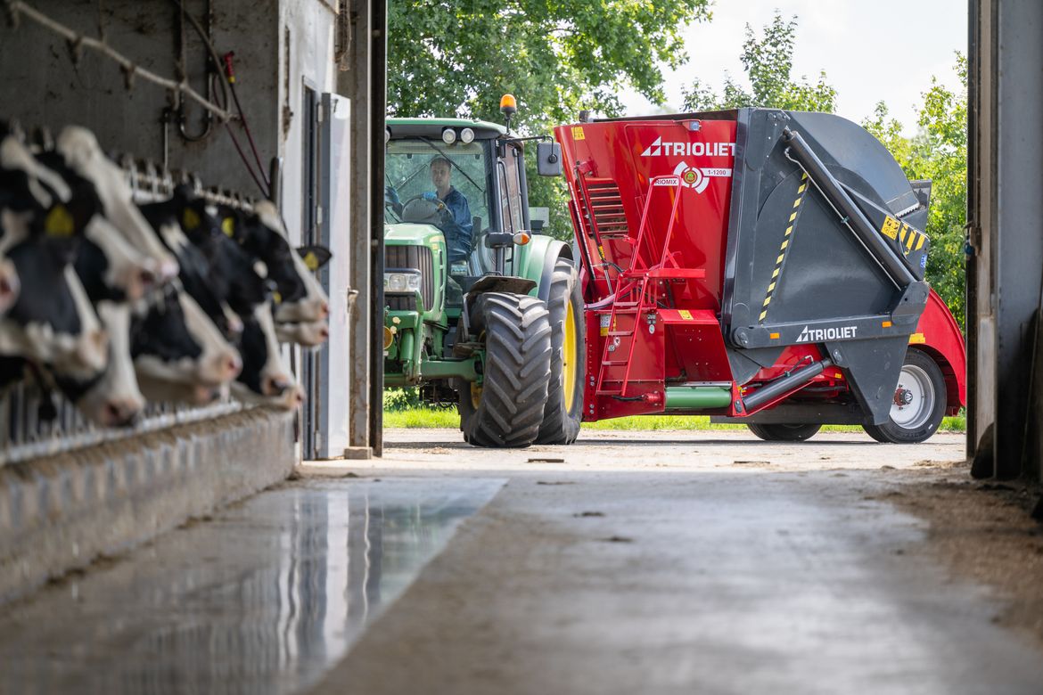 Selbstladender Futtermischwagen Futtermischer Triomix Futterwagen Selbstlader Selbstbefüller Ausdosiersystem Trioliet