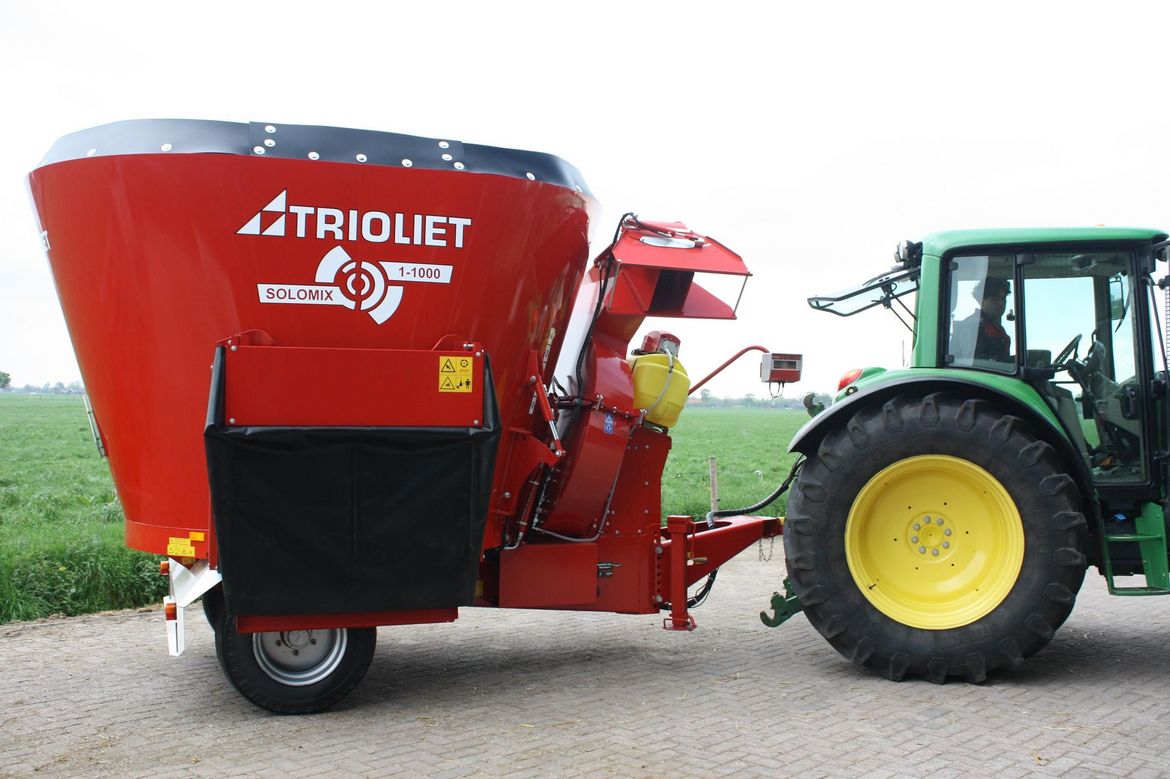 Futtermischer Solomix Futtermischwagen Strohgebläse Futterwagen Fütterungswagen Wasservernebler