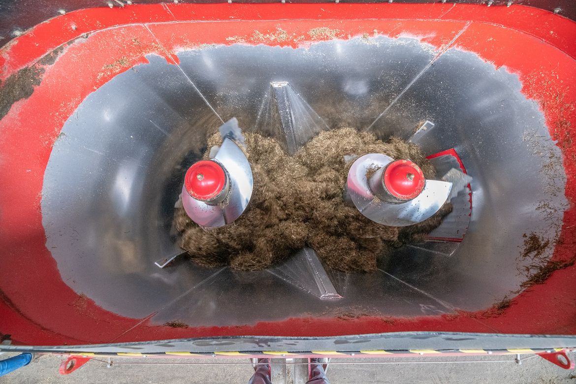 Fütterungsroboter mit Akku Futtermischwagen Futtermischer