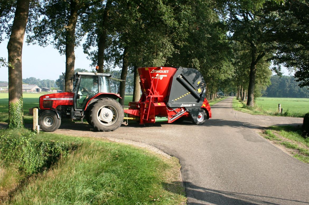 Selbstladender Futtermischwagen Futtermischer Futterwagen Selbstlader Selbstbefüller