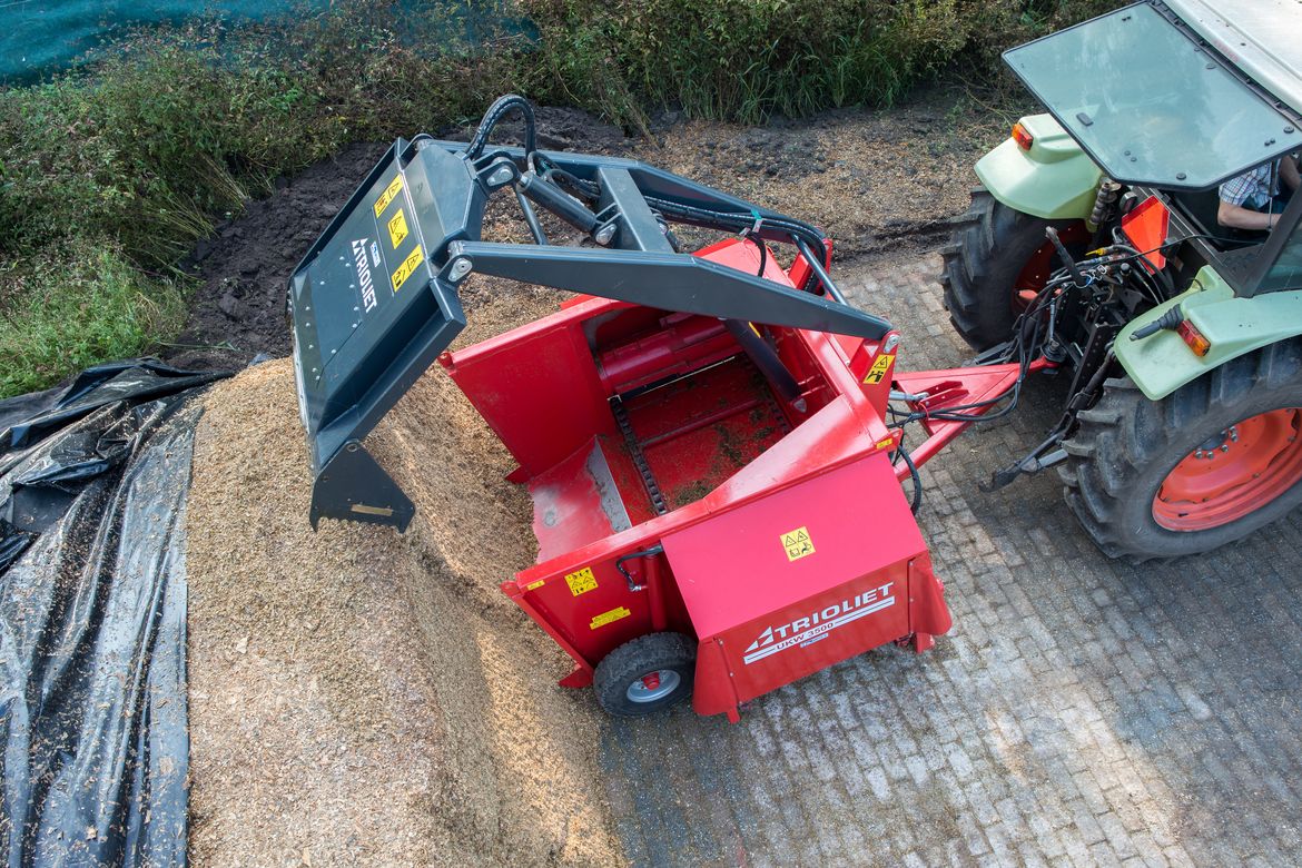 Futter verteilwagen, Futterverteilwagen, siloblockschneider, verteilgerät, Siloblockschneider, Schneidzange, Futterverteiler, Blockverteilwagen UKW 3500