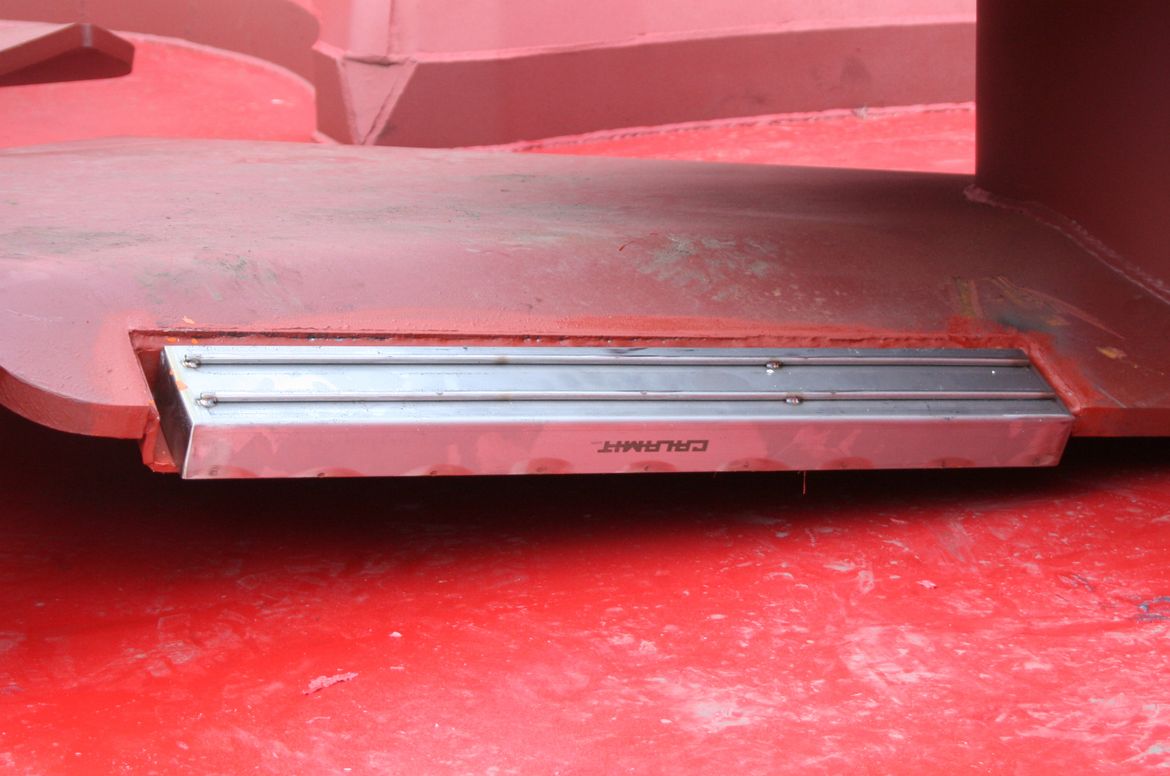 Magnet, scharf, Fremdkörperkrankheit verhindern, Magneten, Schneckenmagneten, Magnet auf Zufuhrband von Futtermischwagen, wie kann ich scharfkantige Gegenstände vermeiden, wie kann ich Fremdkörperkrankheit verhindern, Magnet in Mischwagen, scharfkantige Gegenstände im Futter, Metall im Rinderfutter, Eisenteile im Futter, Metall, Eisen, Futter, Ration, Kühe, wiederkäuen, Pansen, Netzmagen, Fremdkörperkrankheit, Magenperforation, Magenoperation, Käfigmagnet, Magnet, Bauchfellentzündung, Futterbürste, Kuh, Milchviehbetrieb, Nägel im Futter, Magenentzündung bei Kühen 
