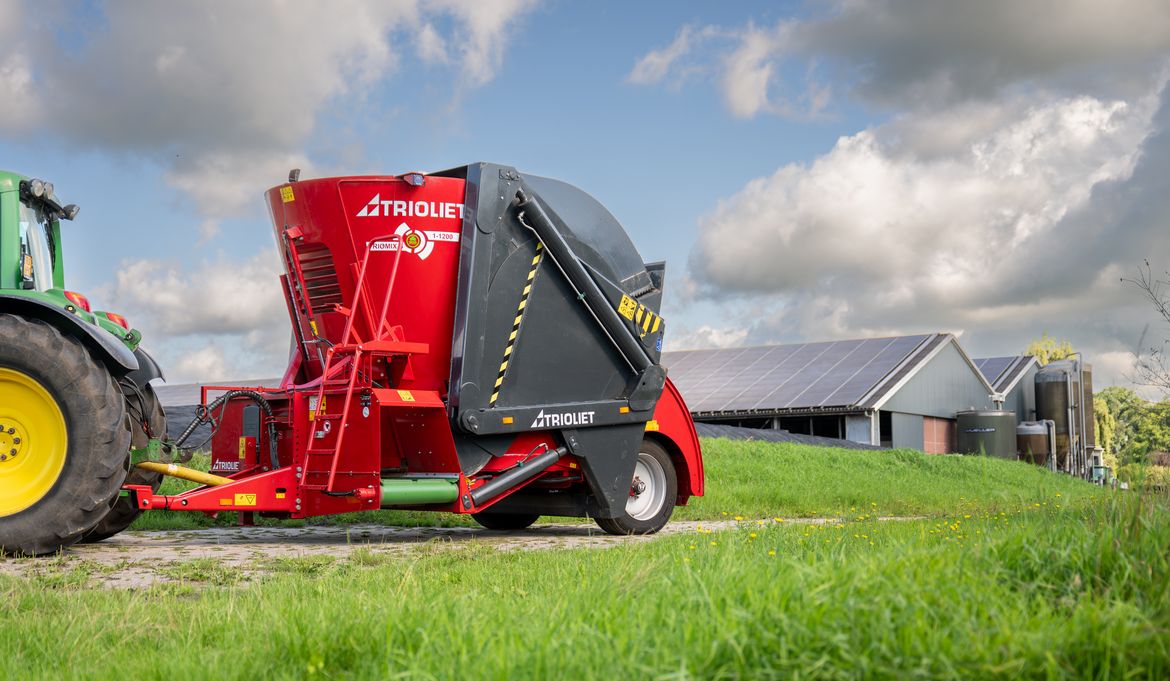 Selbstladender Futtermischwagen Futtermischer Triomix Futterwagen Selbstlader Selbstbefüller Ausdosiersystem Trioliet
