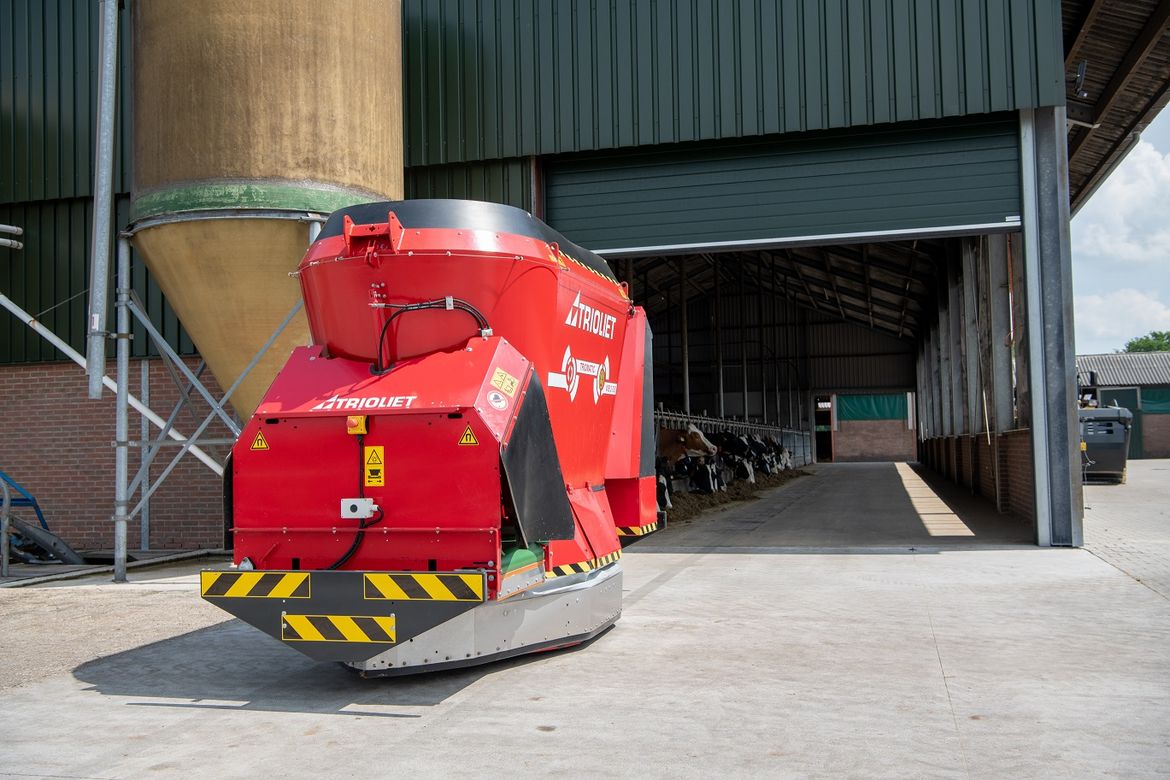 Fahrender Fütterungsroboter mit Batterie Futtermischwagen Futtermischer