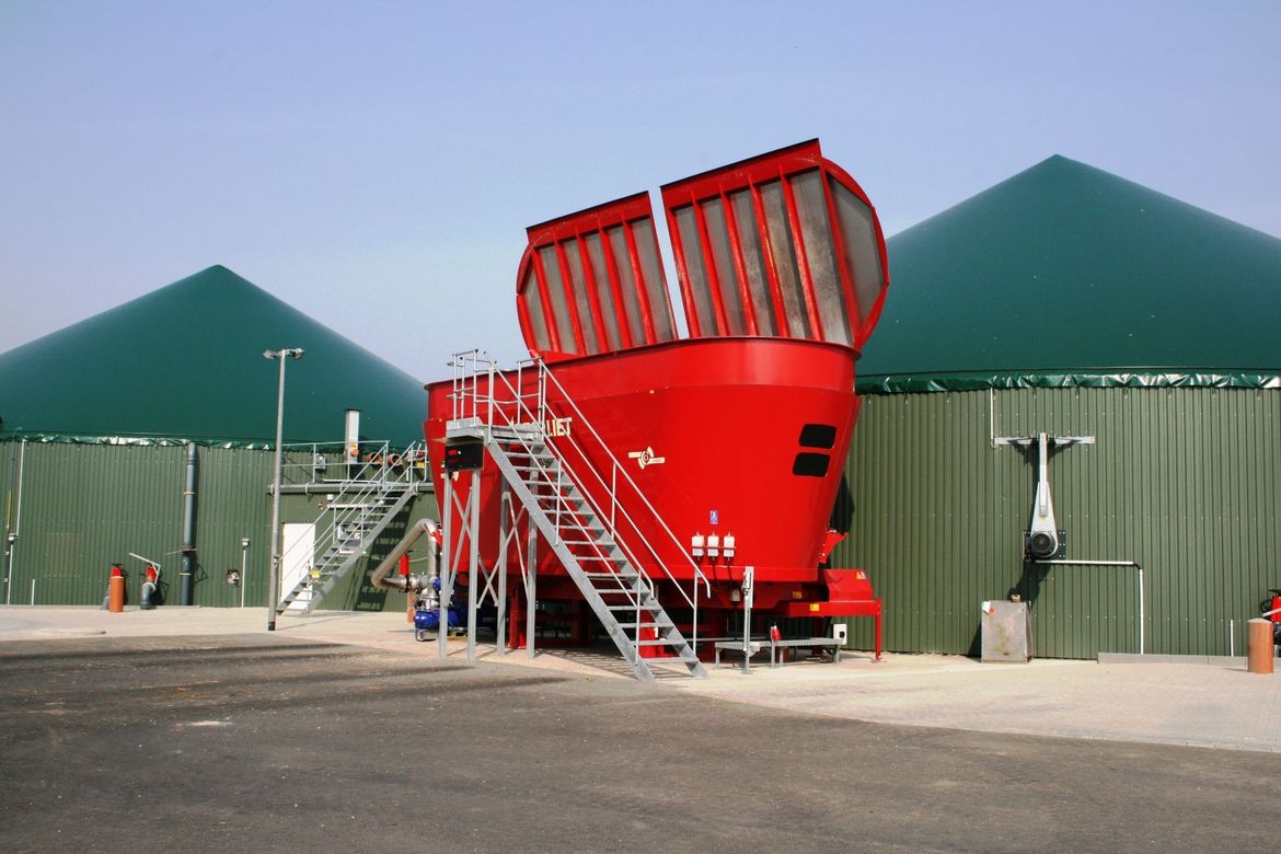 stationäre Futtermischwagen stationäre mischer stationäre futtermischer stationäre futtermischanlagen Biogas Trioliet solomix Biogaz