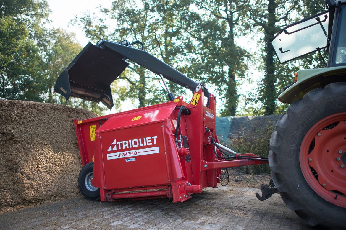 Futter verteilwagen, Futterverteilwagen, siloblockschneider, verteilgerät, Siloblockschneider, Schneidzange, Futterverteiler, Blockverteilwagen UKW 3500