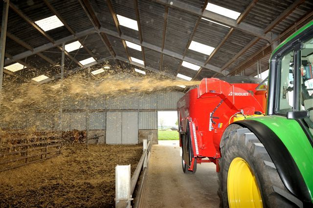 Wasservernebler Futtermischer Solomix Futtermischwagen Strohgebläse Futterwagen Fütterungswagen 